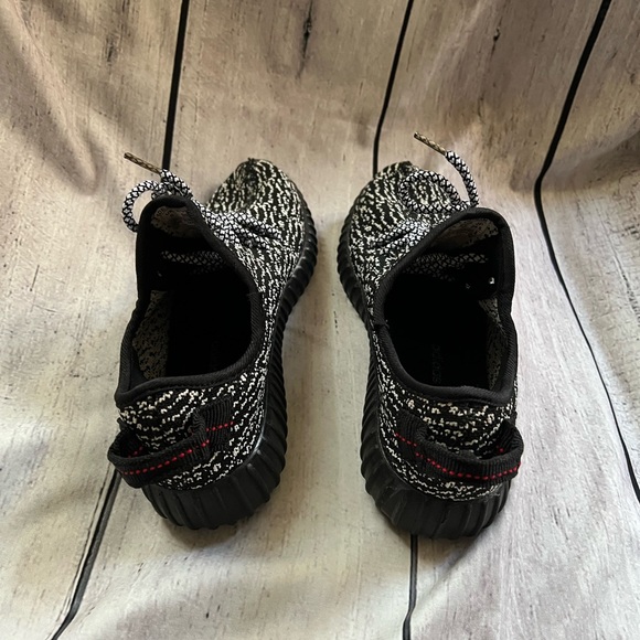 Adidas Yeezy Boost Women's Sneakers Size 7 Black White - Picture 4 of 9